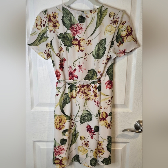 Forever 21 Ladies Wrap Dress - Picture 4 of 6